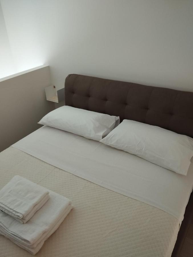 Llhome Bologna Elegante Monolocale Ristrutturato Con Posto Auto Coperto Eksteriør billede